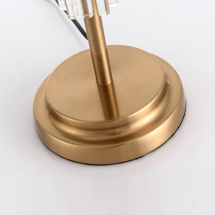 Dekorative Tischlampe mit eleganten Acrylakzenten