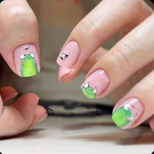 Verspielte, von Fröschen inspirierte Nagelkunst-Verzierungen Karnz