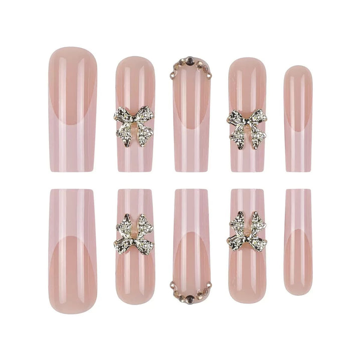 Kunstnagelspitzen mit glamourösen Blütenverzierungen Karnz