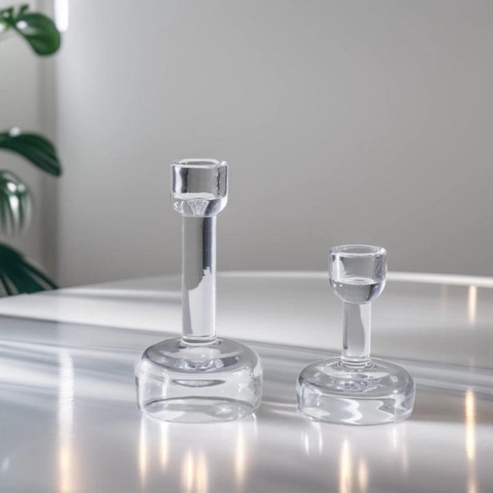 Minimalistische klare Glas-Taper-Kerzenständer-Paar mit gewichtetem Sockel Karnz