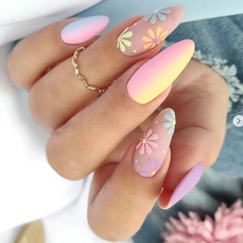 Kunstvolle Nagelverlängerungen mit Blumenmuster Karnz