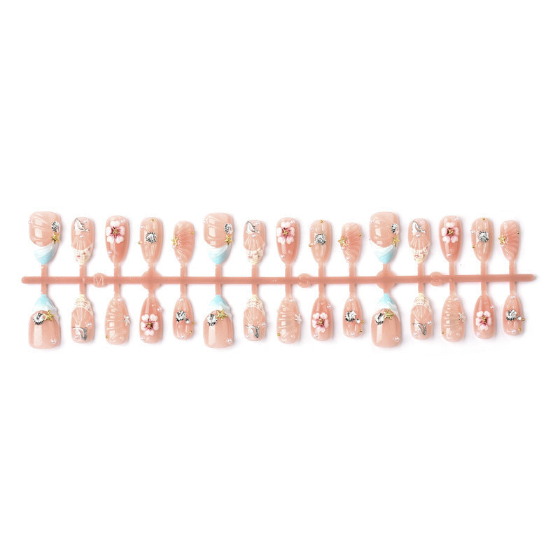 Kunstnagelset mit filigranen Muschel- und Blütenverzierungen Karnz