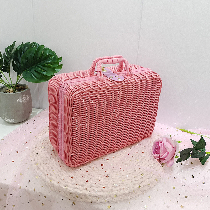 Damen Stilvolle Rattenbox mit praktischen Griffen Karnz