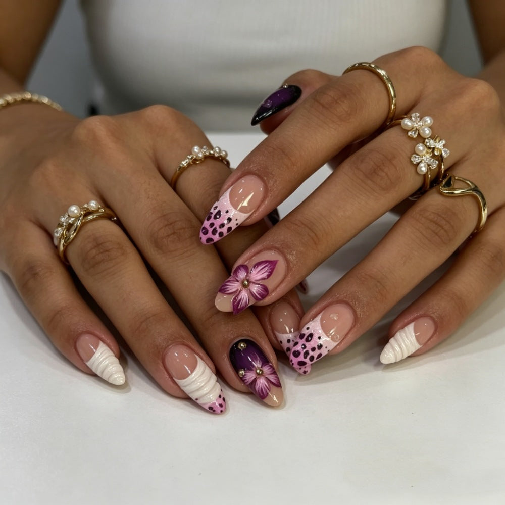 Künstlerisches Florales und Texturiertes Press-On Nagelset Karnz