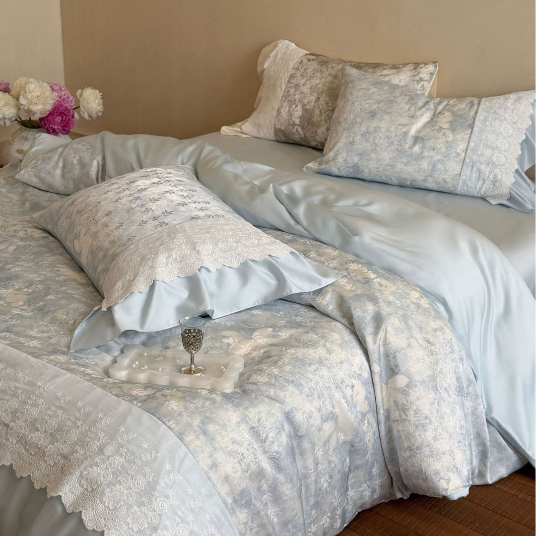 Luxuriöses Bettwäsche-Set aus Satin mit Spitzenbesatz und Volant