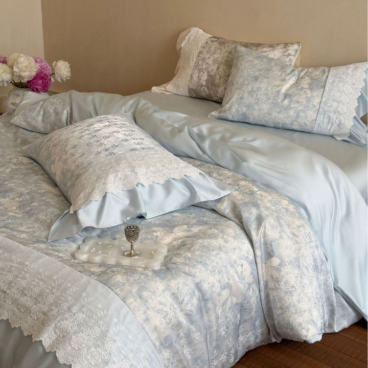 Luxuriöses Bettwäsche-Set aus Satin mit Spitzenbesatz und Volant