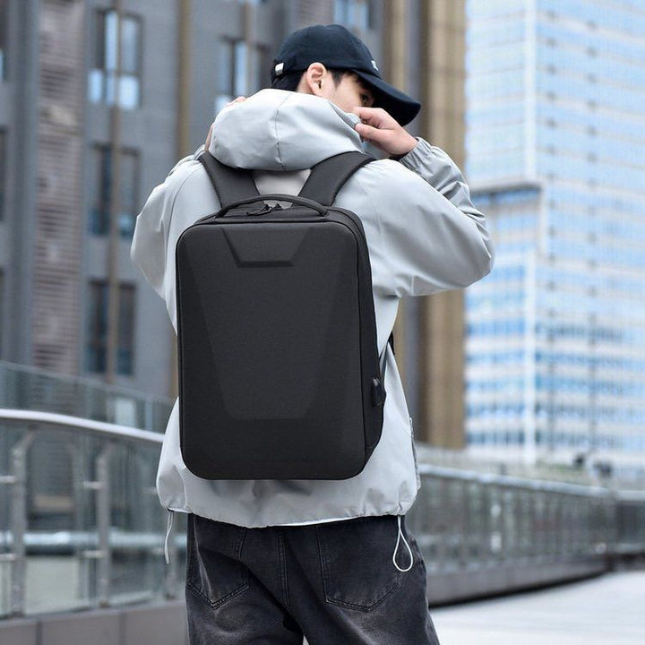 Eleganter Rucksack mit Innovativem Hardcase Karnz