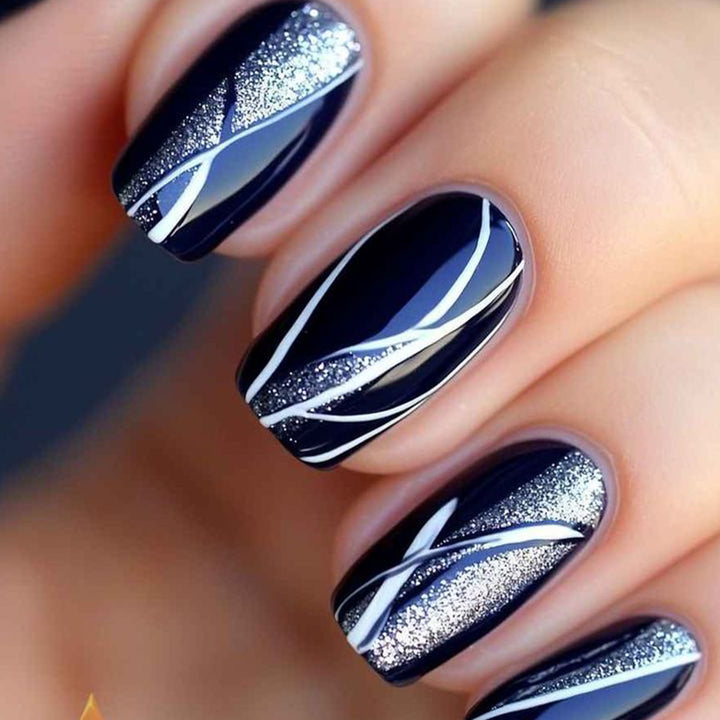 Stylische Press-On-Nagelkunst mit Glitter und geometrischem Design Karnz