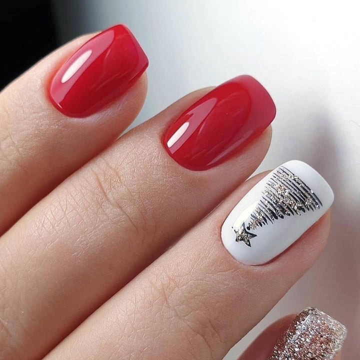 Künstlerische winterliche Nail Art Karnz