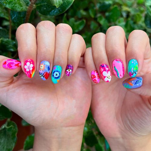 Kreative und bunte Nagelkunst Karnz