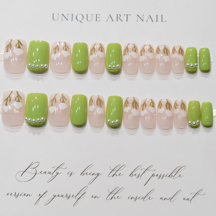 Künstlerisches Florales Acryl-Nageldesign