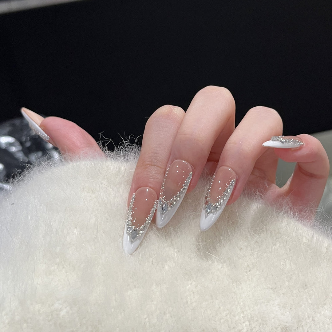 Dekorative Nagelkunst Karnz