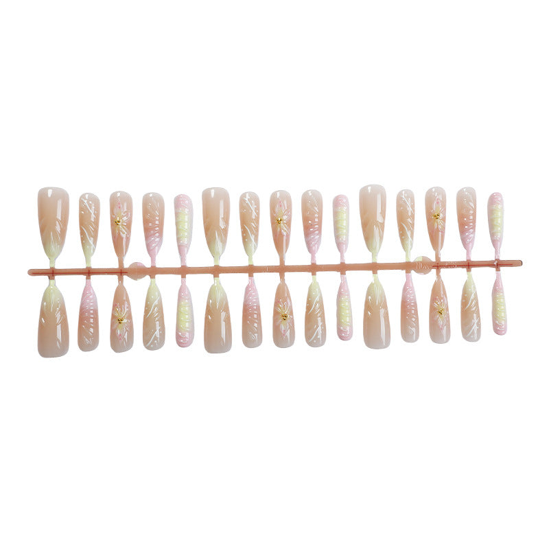 Floral Design Press-On Nail Set mit eleganten Akzenten Karnz
