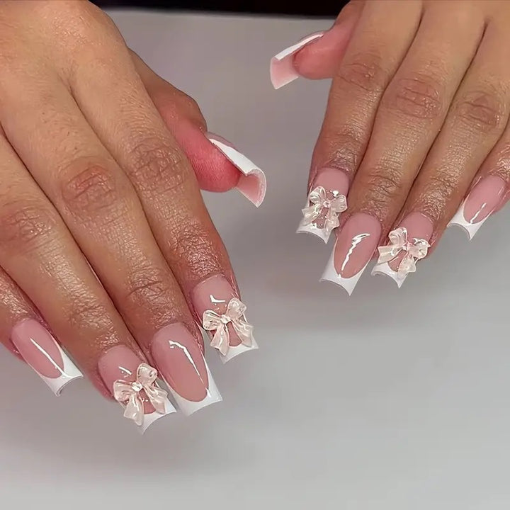 Kunstnagelspitzen mit filigranen Schleifenverzierungen Karnz