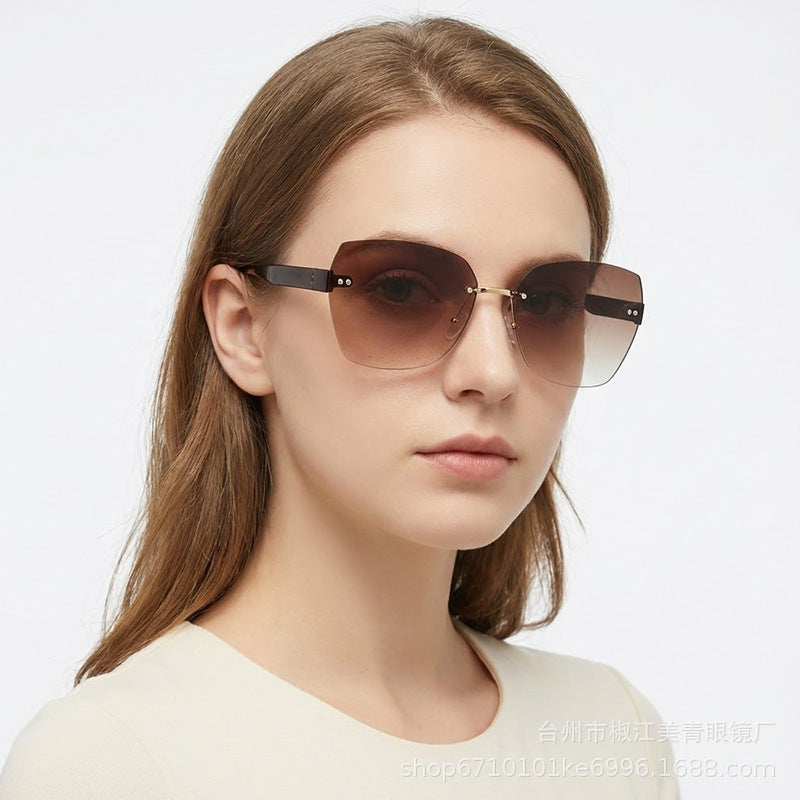 Damen Modische Schildpatt-Sonnenbrille mit goldenen Akzenten Karnz