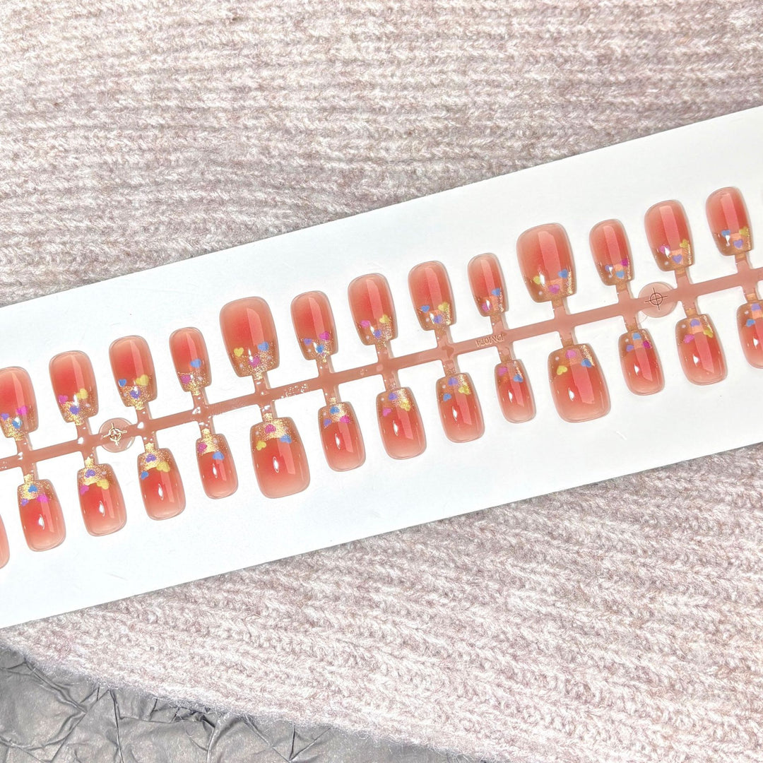 Elegantes Press-On-Nagelset mit floralen Akzenten