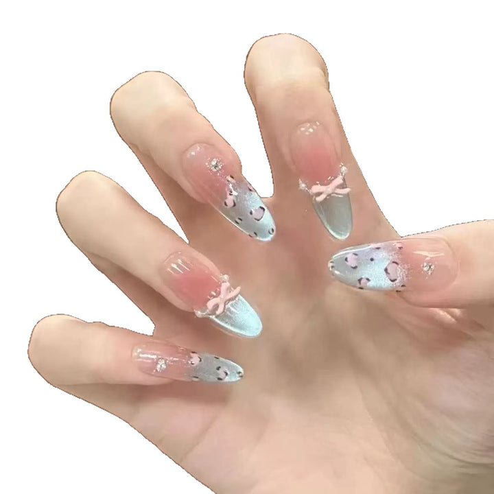 Elegante Stiletto-Press-On-Nägel mit floralen und Glitzer-Akzenten Karnz