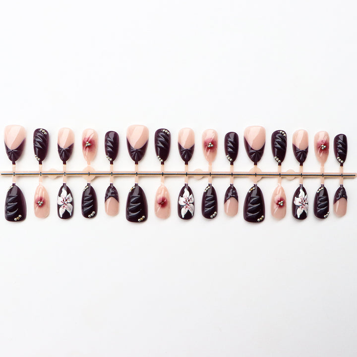Künstlerisches Floral Press-On Nagelset