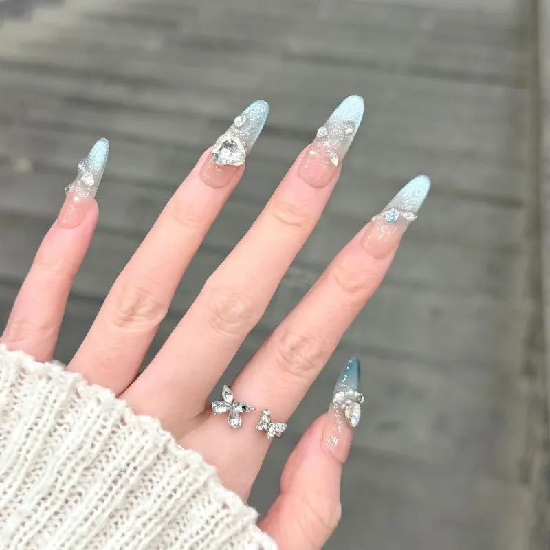 Künstlerisches Press-On-Nagelset mit verspielten Tierdesigns Karnz