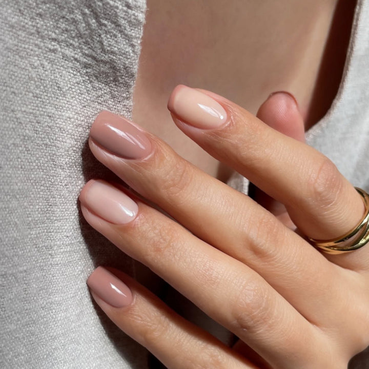 Elegante Nagelkunst mit sanftem Farbverlauf Karnz