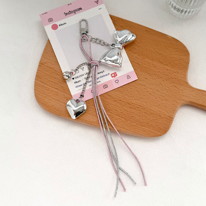 Eleganter Bow- und Herz-Charmschlüsselanhänger Karnz