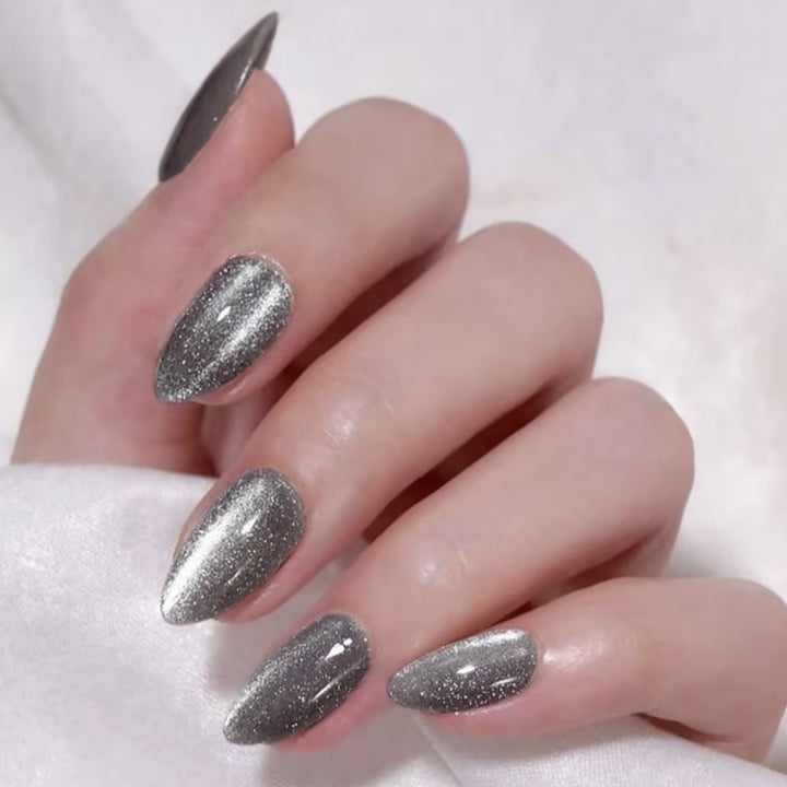 Glänzende Metallic Press-On-Nägel Karnz