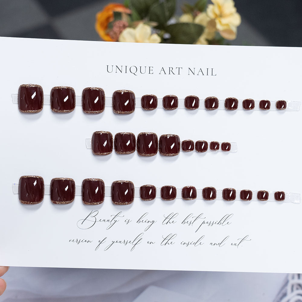 Glamouröse dekorative Pediküre Nagelkunst
