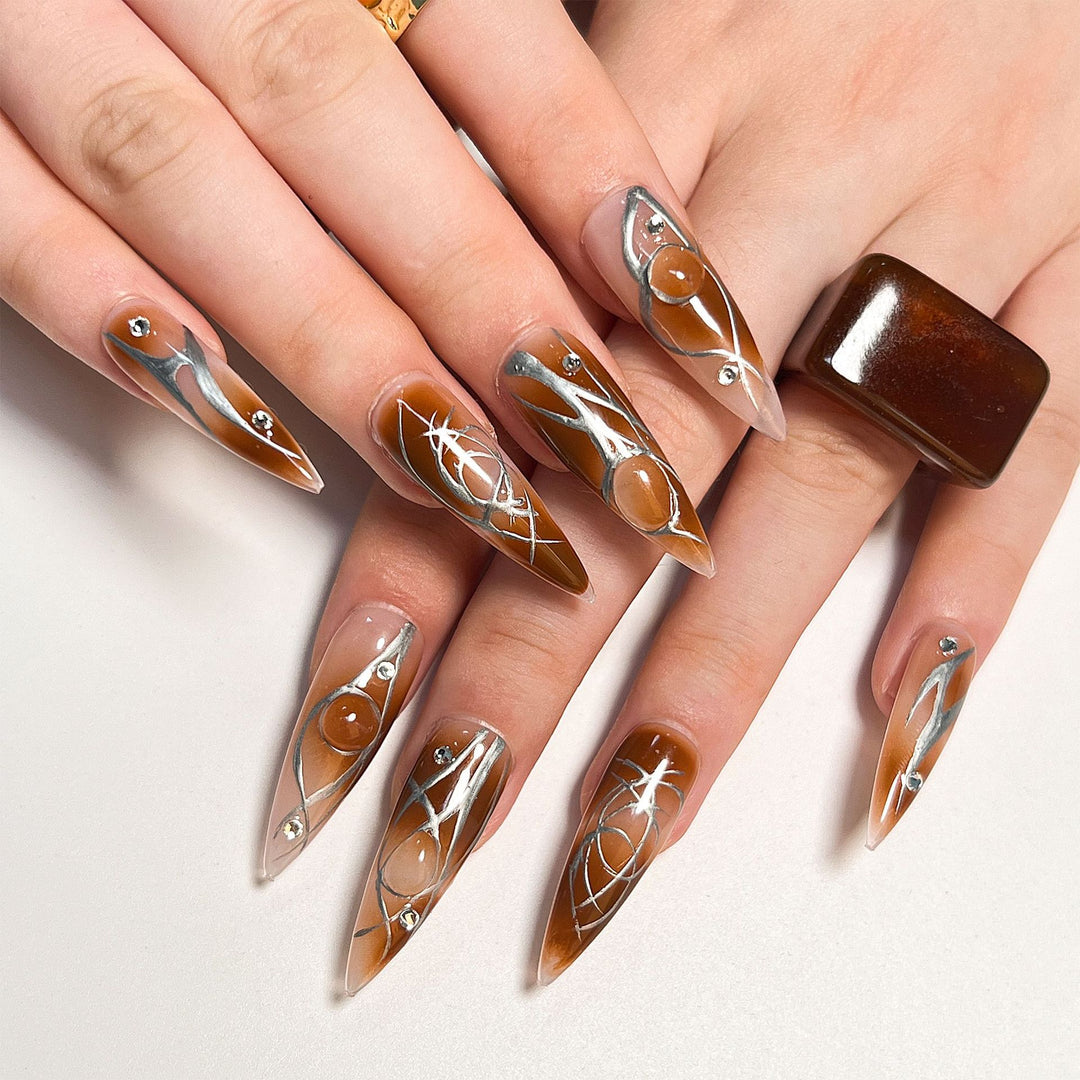 Künstliche Nagelverlängerungen mit glamourösem Design Karnz