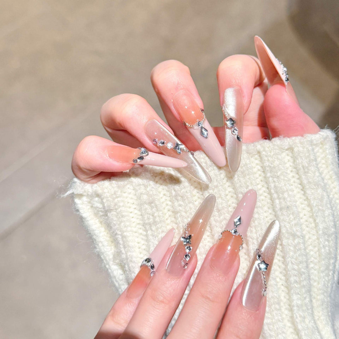 Glamouröse mit Strass verzierten Press-On-Nagelerweiterungen Karnz