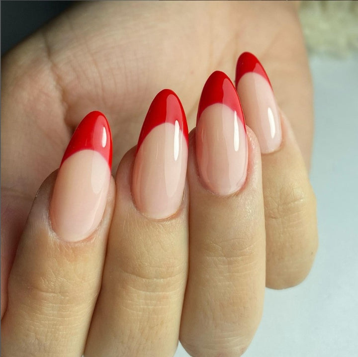 Elegante Stiletto French Tip Press-On Nägel Karnz