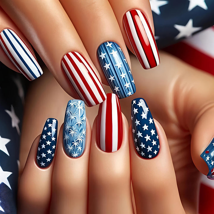 Kunstnägel mit Patriotischem Sternen- und Streifen-Design Karnz