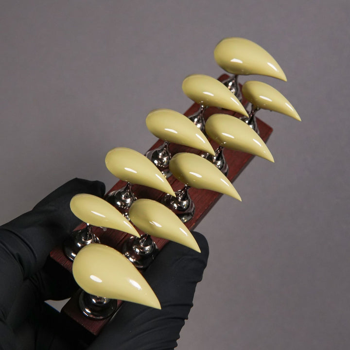 Stiletto Press-On Nagelverstärkungen mit Edelsteinakzenten