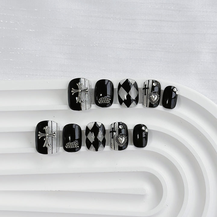 Künstlerisches Press-On Nagelkunstset mit Herz- und himmlischen Designs