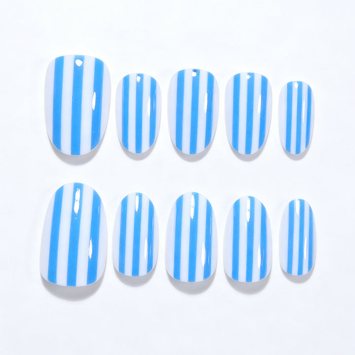 Stylische gestreifte Nagelkunst Tipps Karnz