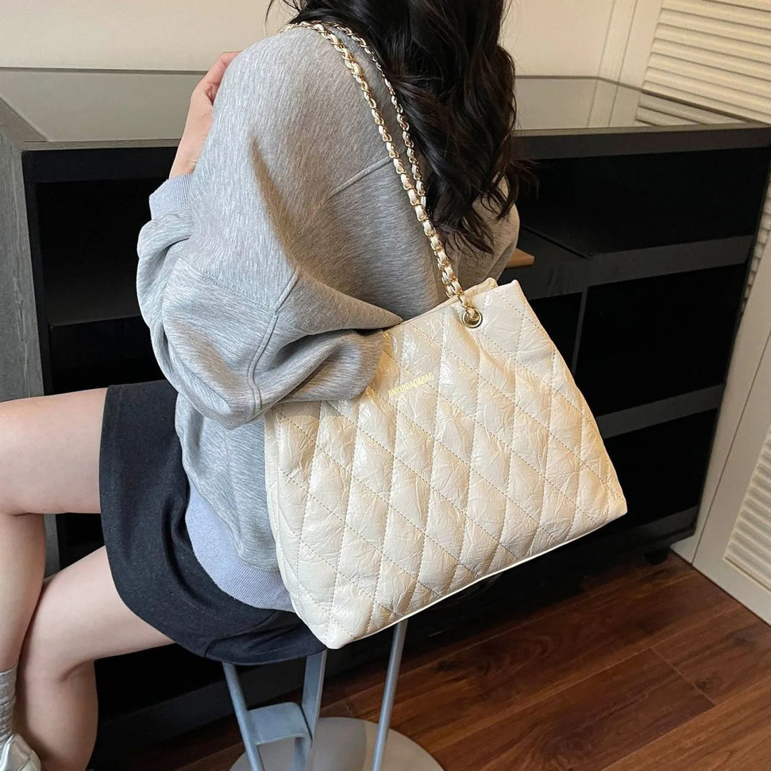 Gepolsterte Handtasche mit Kettengriff Karnz