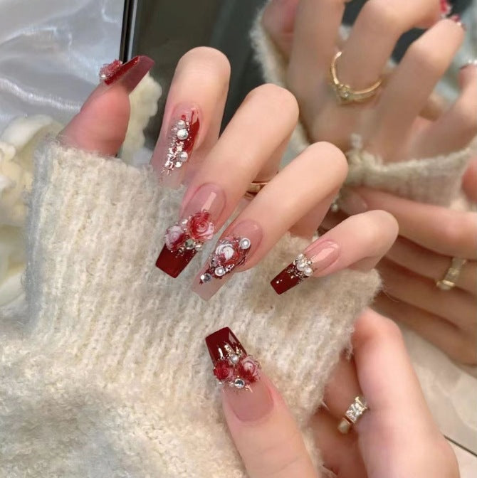 Elegante Nagelkunst mit Glanzfinish Karnz