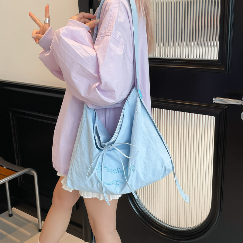 Stylische Minimalistische Slingtasche