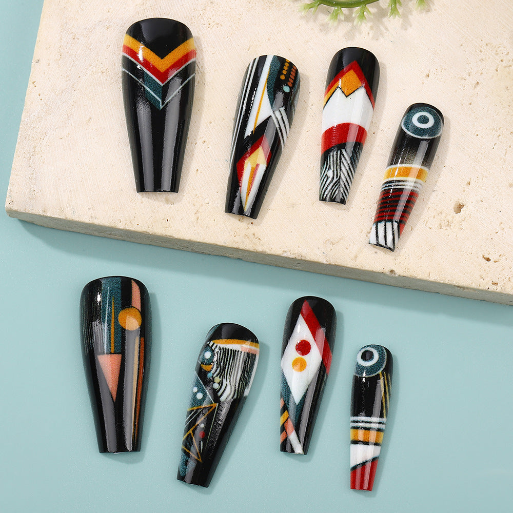 Kunstnägel mit kreativem Tribal-Design Karnz