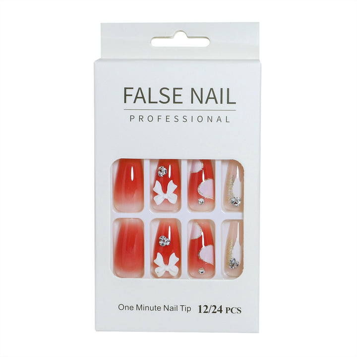 Dekorativer Press-On-Nagelset mit 3D-Akzenten Karnz