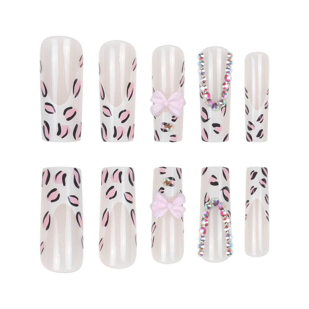 Dekorative Lange Stiletto Nageldesigns Karnz