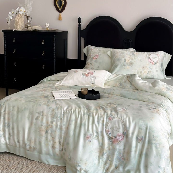 Luxuriöses Baumwollsatin-Bettwäsche-Set mit floralem Aquarellprint und zarter Stickerei