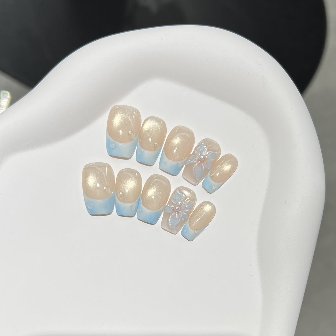 Dekoratives Press-On Nail Art Set mit Floraldesign Karnz