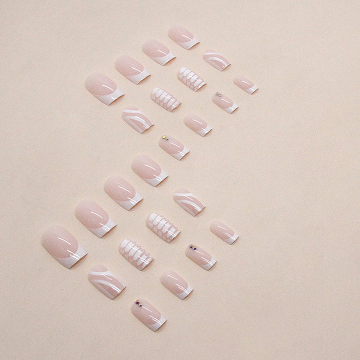 Künstlerisches Press-On Nagelkunst Set Karnz
