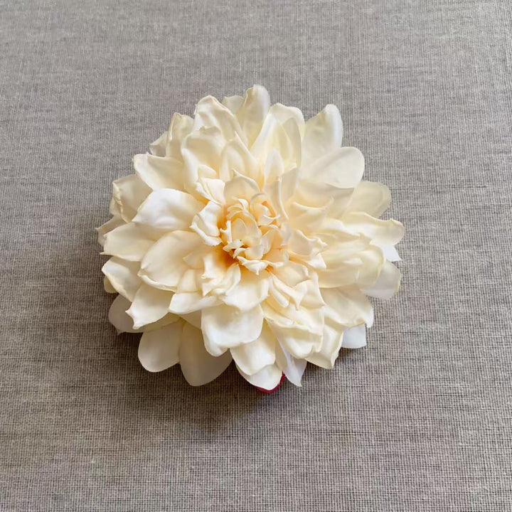Lebensechte Blumenhaarnadel