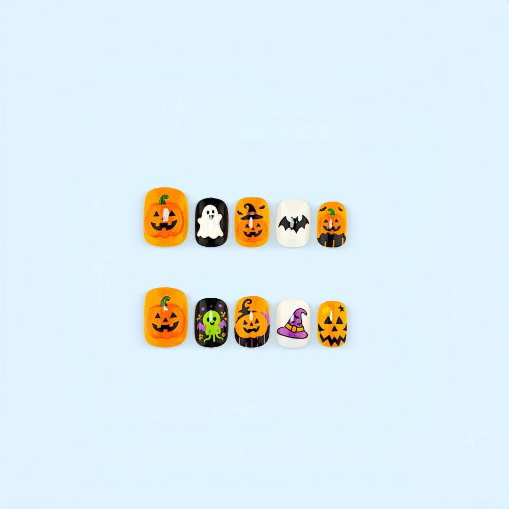 Kunstnägel mit gruseligen Halloween-Motiven Karnz