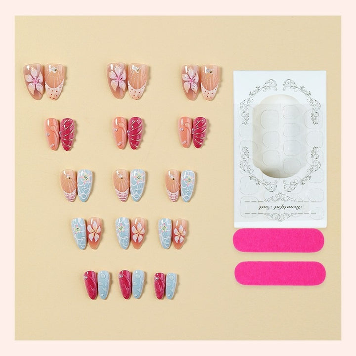 Kunstnagelset mit einzigartigen floralen und maritimen Designs Karnz