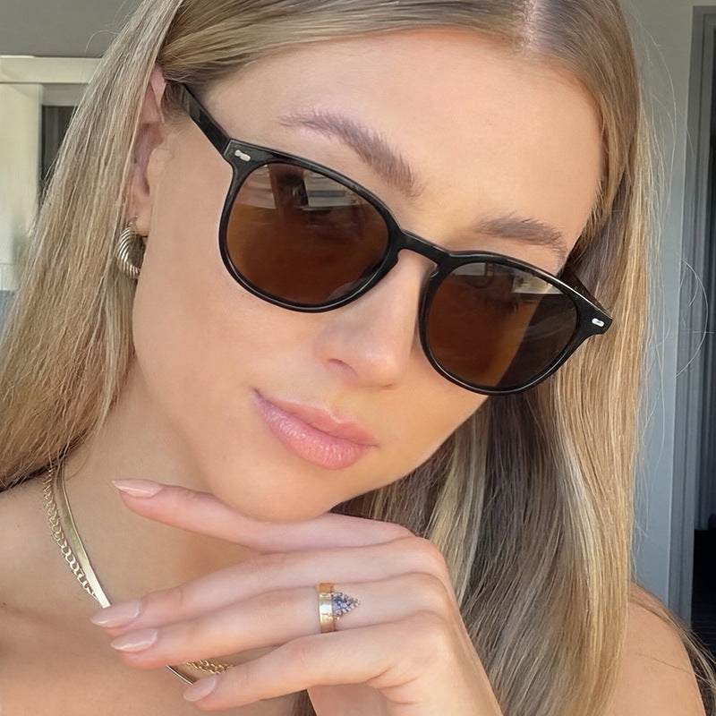 Damen modische Sonnenbrille mit robustem Kunststoffrahmen und hochwertigem UV-Schutz Karnz