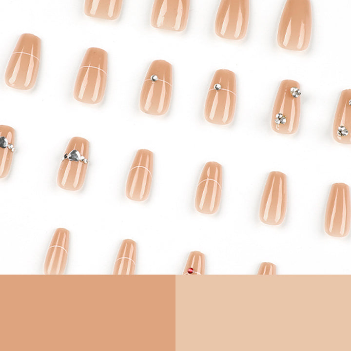 Glamouröse Nagelkunst mit Strass-Besatz Karnz
