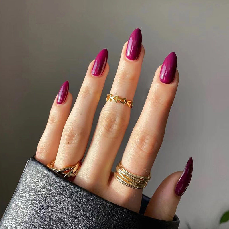 Elegante Acryl-Nägel mit Hochglanz-Finish Karnz