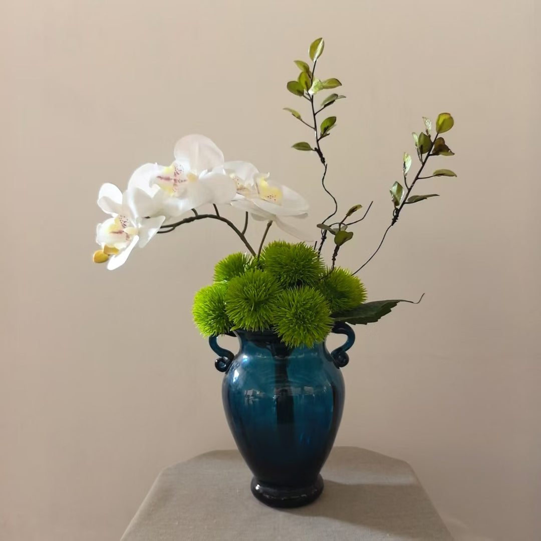 Elegante dekorative Orchideenarrangement